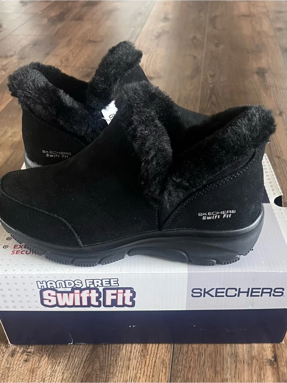 Skechers Women's Swift Fit Hands Free Black Slip-On Boot Size 8 New